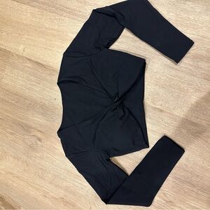 Black Long Sleeve active workout Crop Top with twist front. padded
